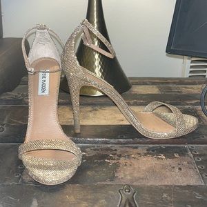 STEVE MADDEN~Stecy Gold Fabric size 8